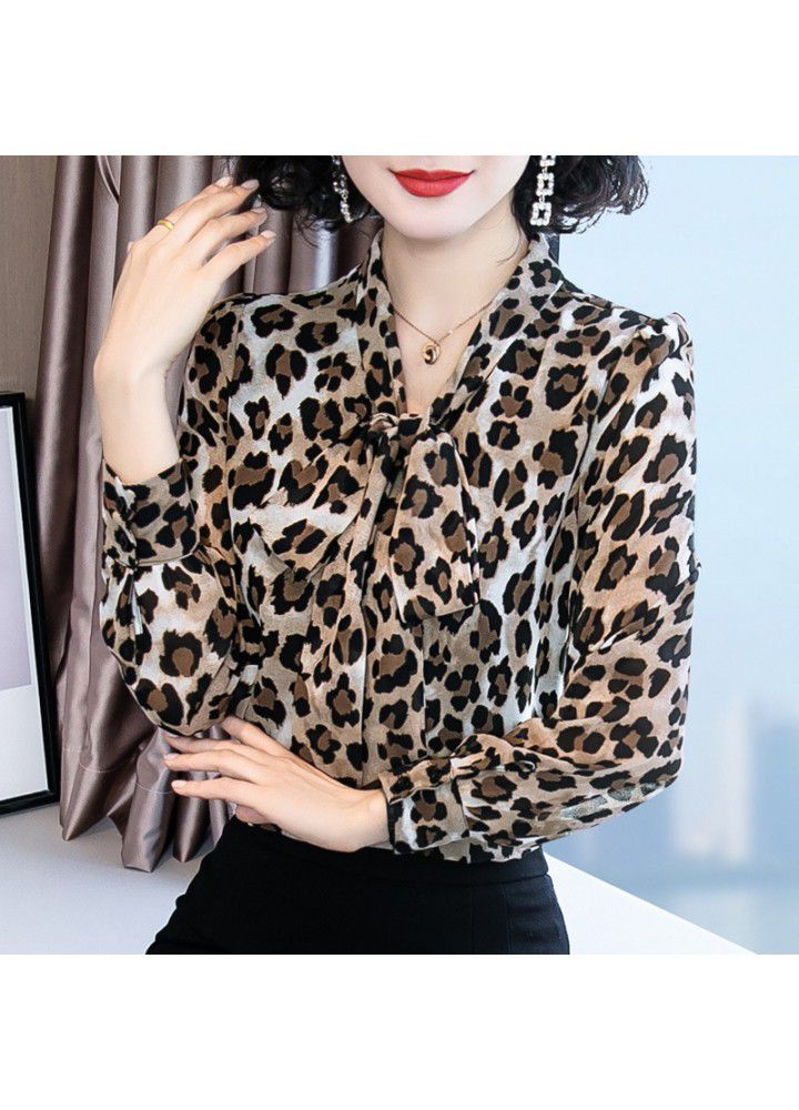 Western style shirt female long sleeve 2021 spring dress new bottomed blouse cover belly age reducing leopard print temperament Chiffon Top